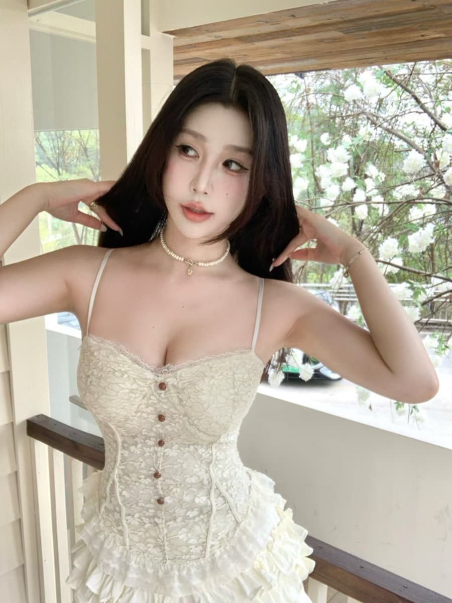실사 감소되지 않음 달콤한 스타일 레이스 조각 캐미솔 여름 몸매 가꾸기 외출용 아름다운 맨위