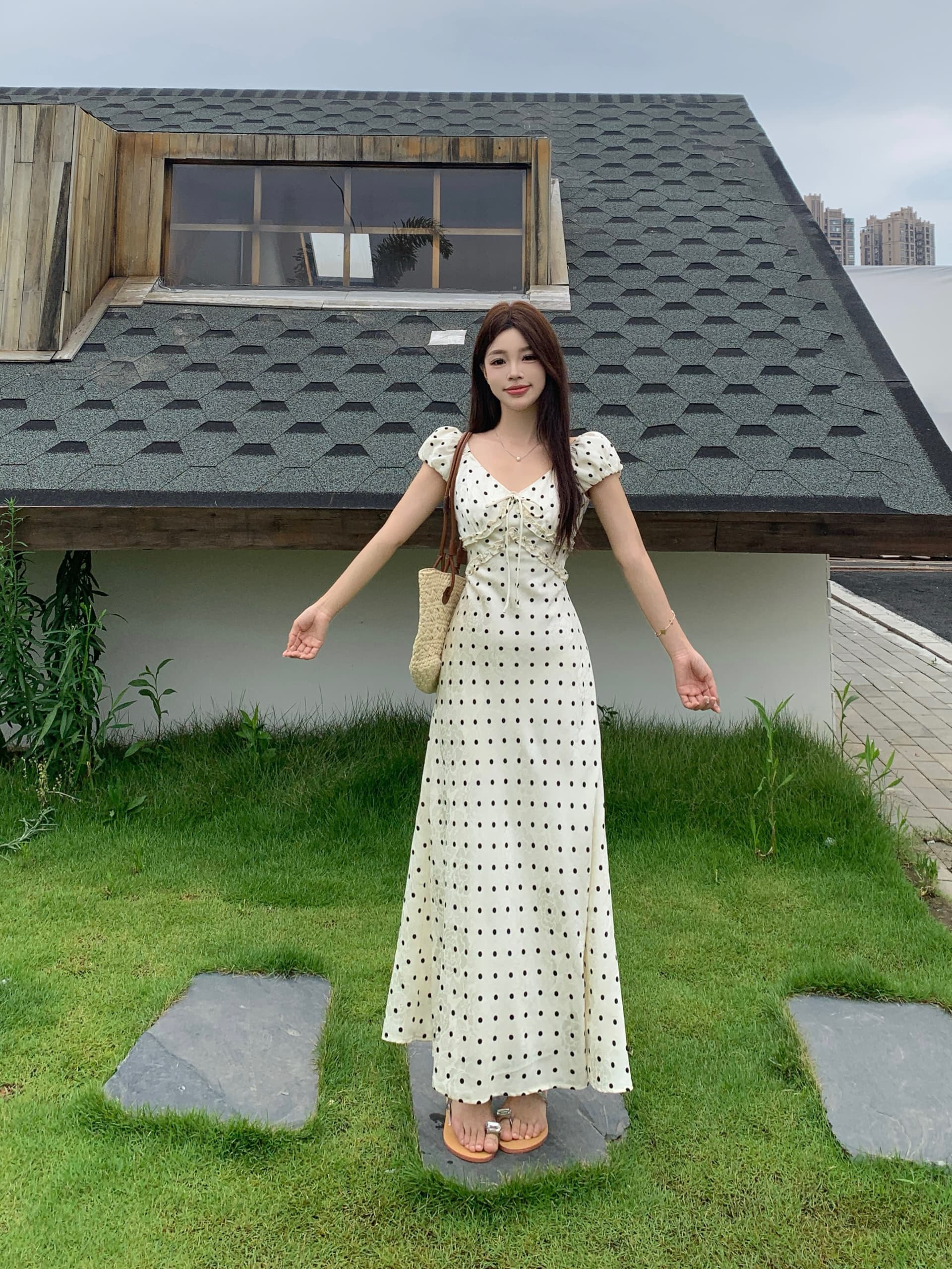 빅 사이즈 휴가 바람 디자인 센스 단색 프랑스식 도트 무늬 작은 날다 소매 여성 드레스 여름 허리 수축 슬림해 보이는 A라인 스커트 상세 이미지 4