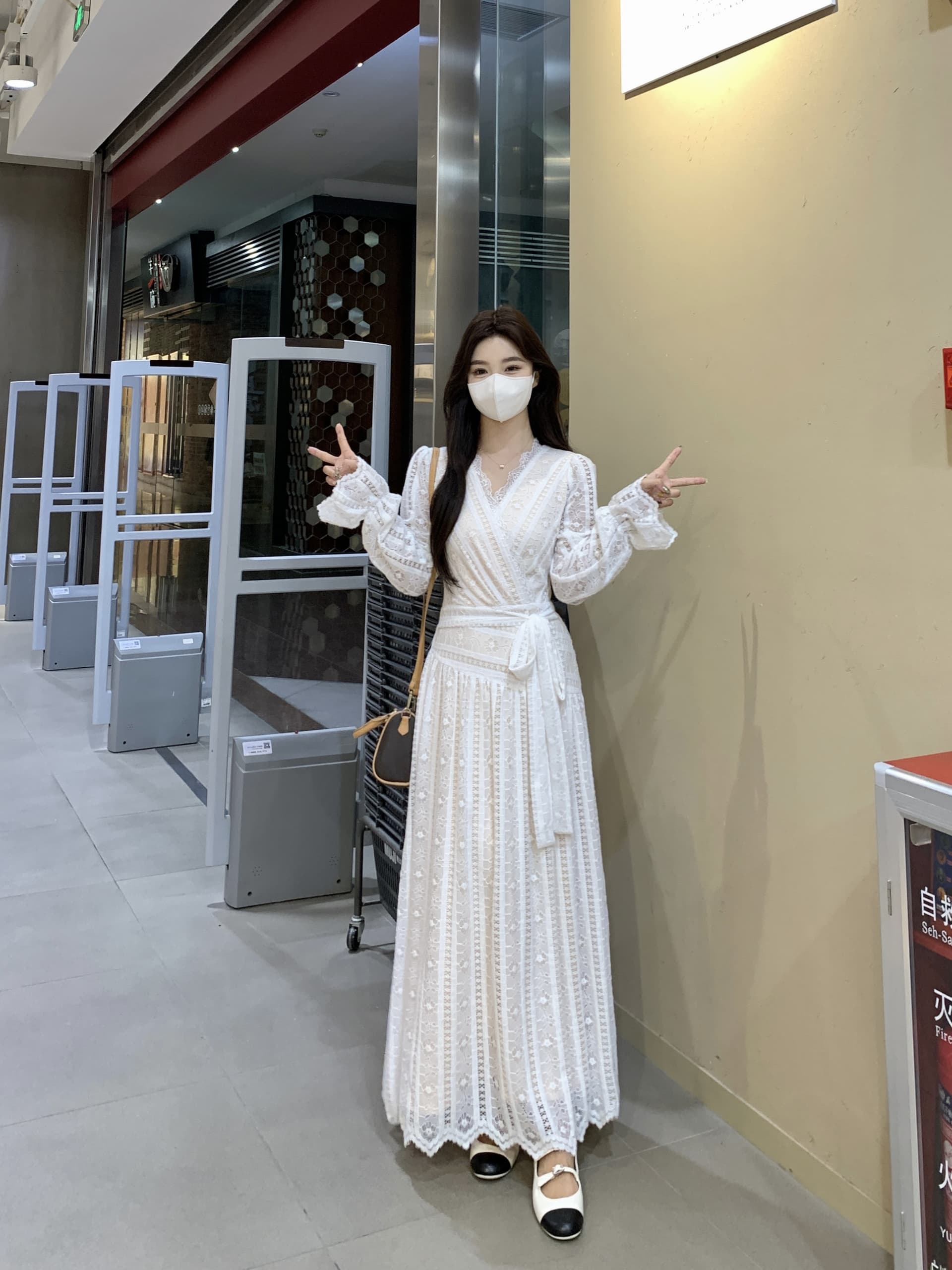 빅 사이즈 가을 겨울 새로운 프랑스식 털이 있는 레트로 디자인 센스 품격 허리 수축 슬림해 보이는 긴팔 V넥 드레스 이미지 2