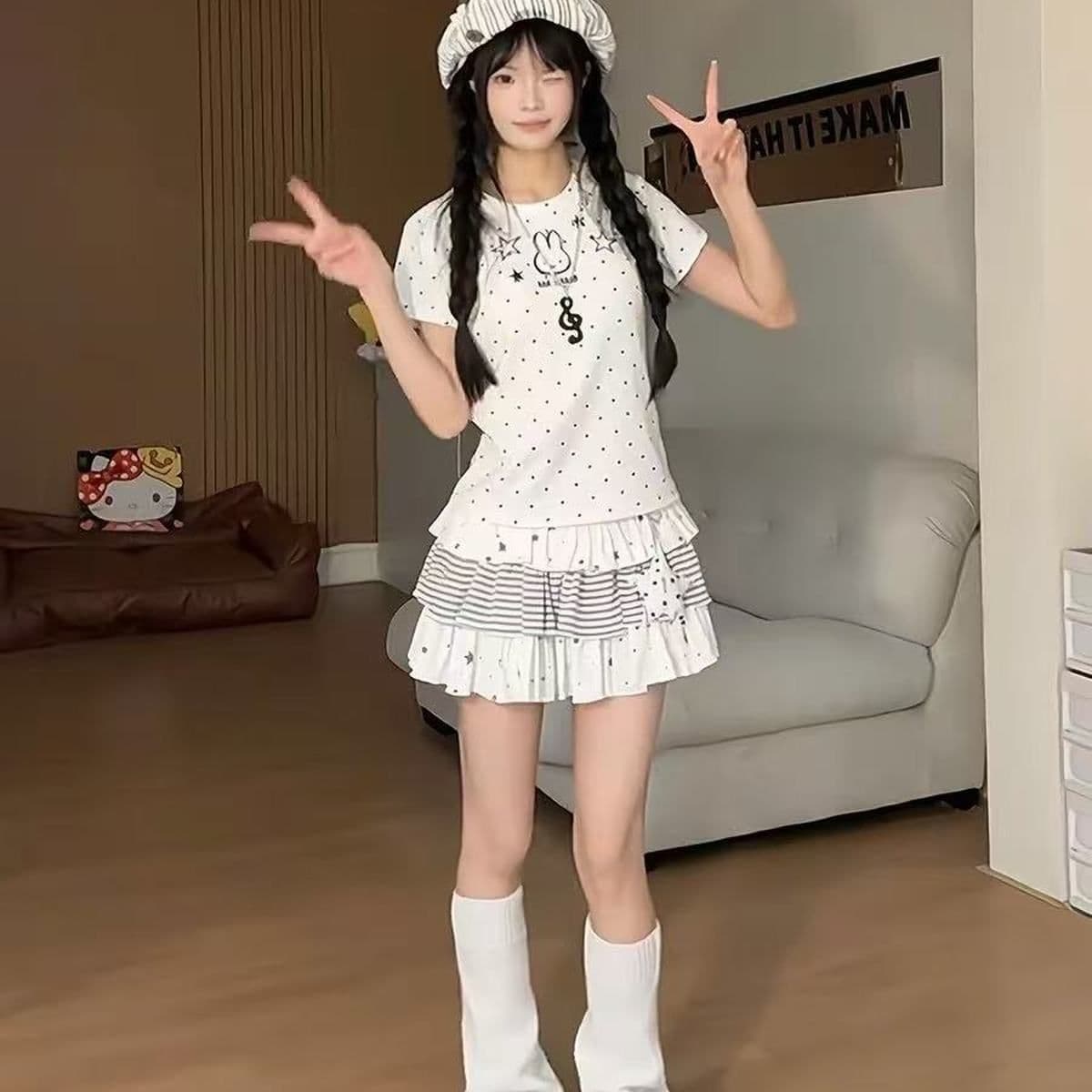 95 폴리 에스터 여름 섹션 달콤함 도트 무늬 토끼 별 반팔 여성 티셔츠 여름 몸매 가꾸기 한 부서 귀여운 만화 쇼트 스타일 맨위 이미지 4