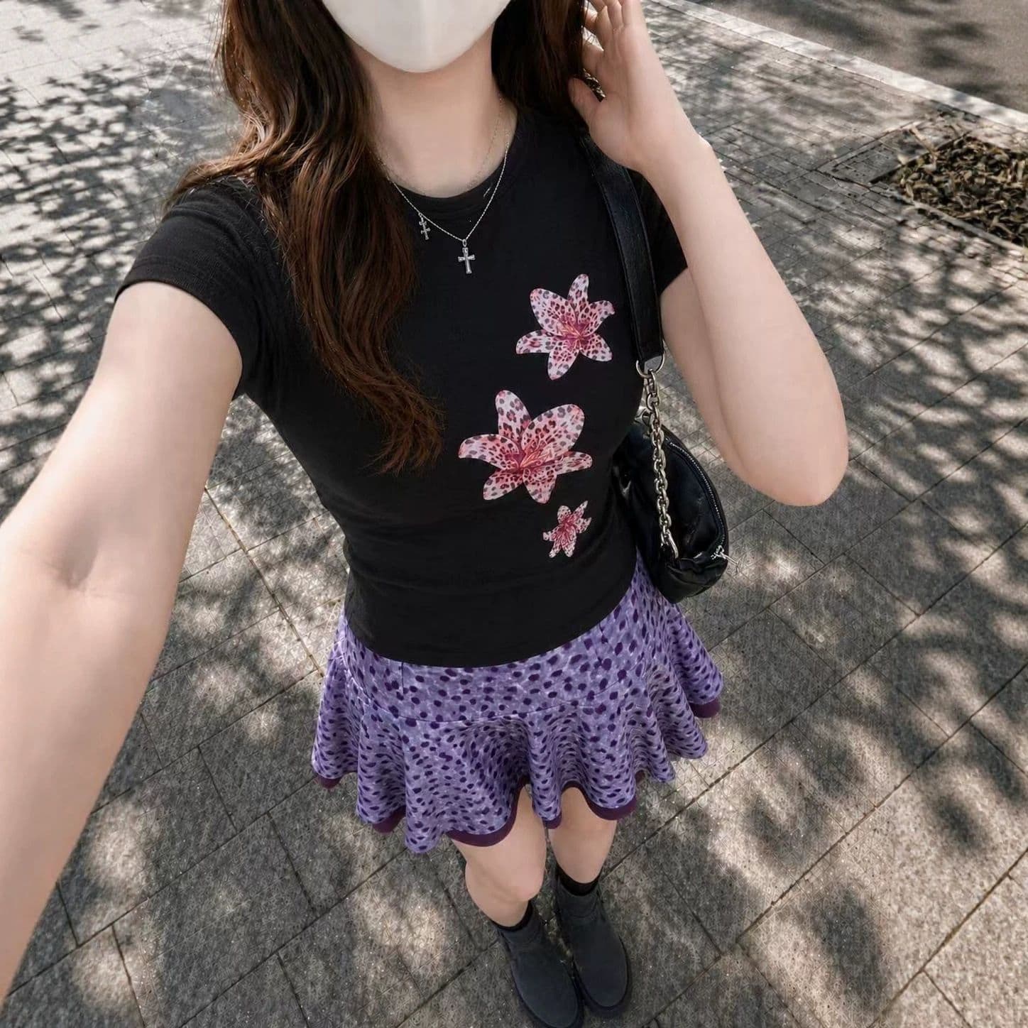 95 면 2026 년 여름 새로운 미니멀리즘 몸매 가꾸기 슬림해 보이는 반팔 티셔츠 여성 프린트 맨위 꽃무늬 프린트 이미지 3