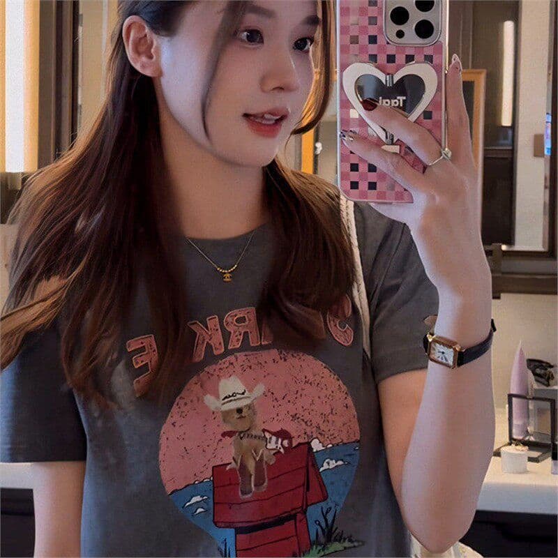 95 폴리에스터 루즈핏 느긋한 디자인 센스 반팔 프린트 티셔츠 여성 의류 2026 여름 긍정적 인 어깨 연령 감소 맨위 이미지 3