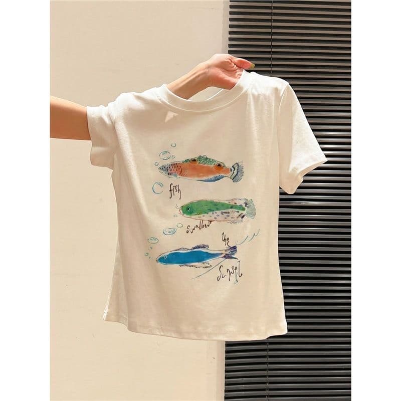 95 폴리에스터 물고기 학교 삼키다 일몰 프린트 화이트 긍정적 인 어깨 티셔츠 반팔 여성 여름 2026 차가운 실크 코튼 슬림해 보이는 이미지 3