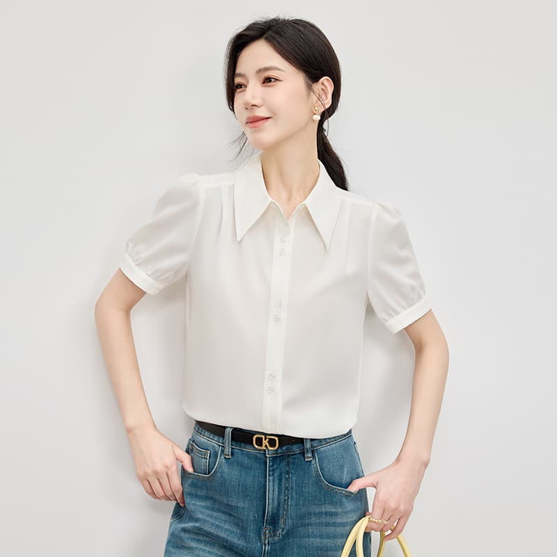 2026 년 여름 화이트 폴로 칼라 미니멀리즘 반팔 셔츠 루즈핏 슬림해 보이는 패션 연령 감소 품격 다용도 맨위 여성 이미지 3