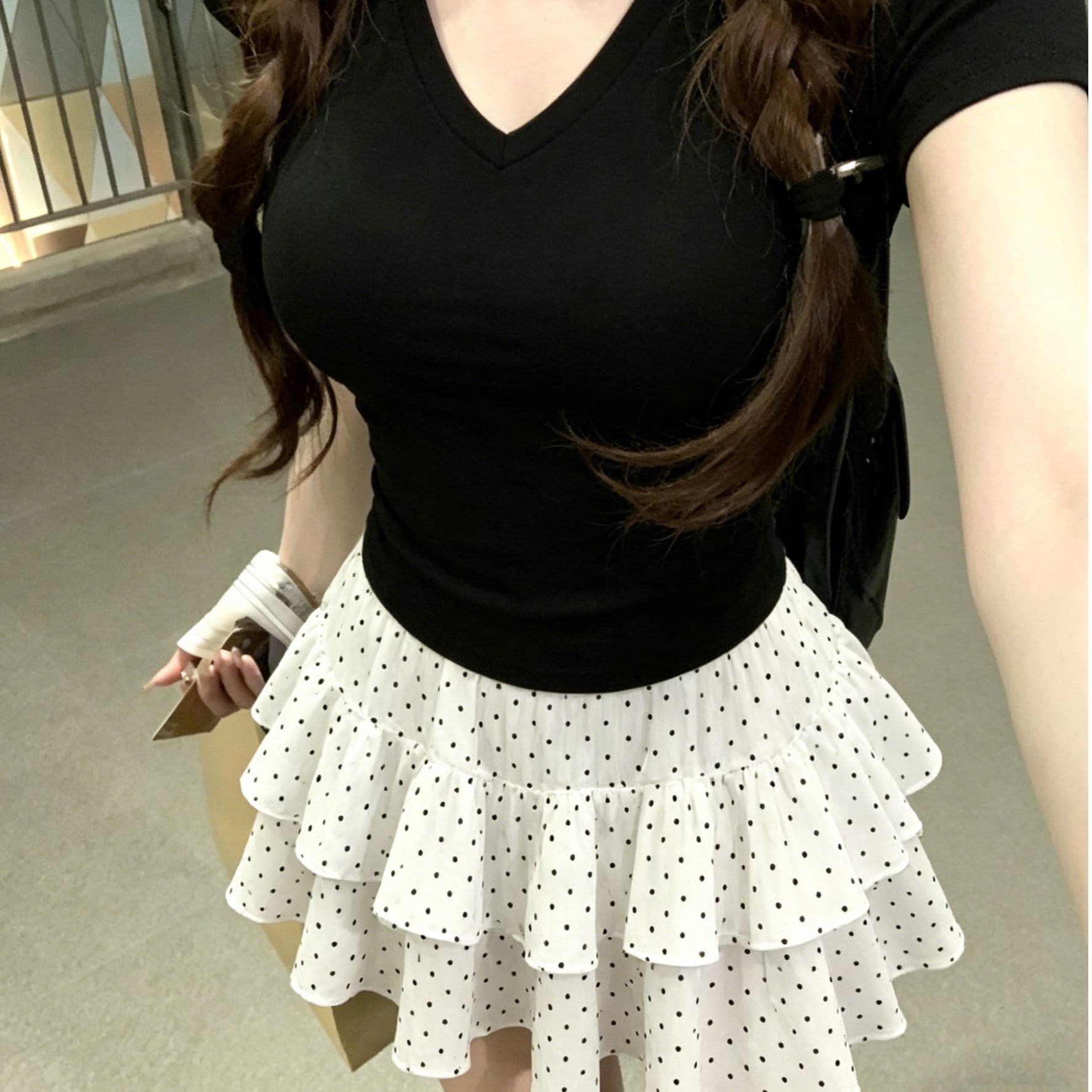 달콤한 매운맛 바람 v 칼라 몸매 가꾸기 블랙 t 셔츠 세트 여성 여름 새로운 도트 무늬 케이크 드레스 투피스 세트 이미지 2
