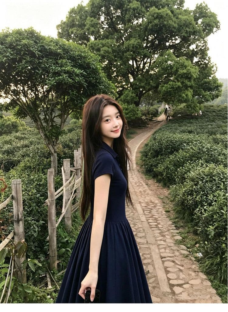 프랑스식 고급 센스 반팔 여성 드레스 2026 여름 새로운 블루 색상 긍정적 인 어깨 허리 수축 슬림해 보이는 품격 롱 스커트 상세 이미지 6