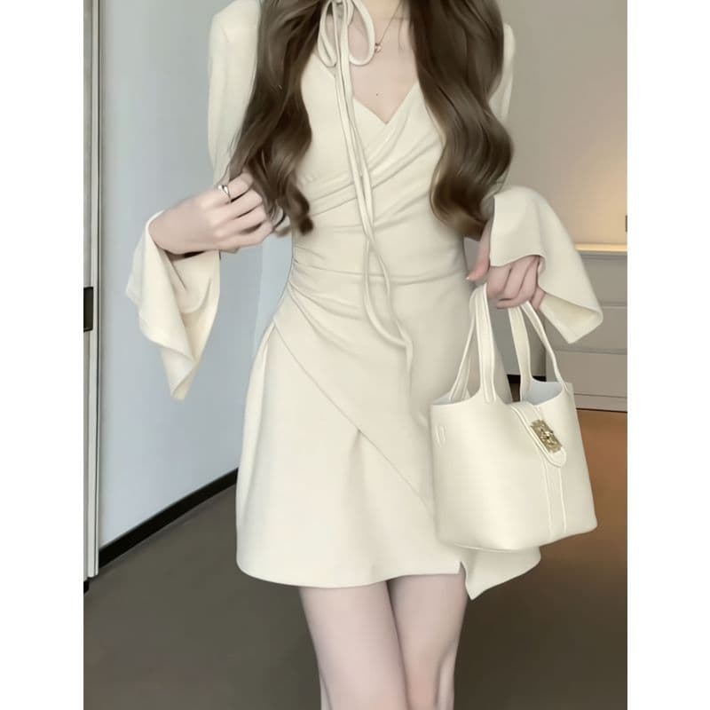순수한 욕망 바람 V넥 긴팔 여성 드레스 가을 작은 키 허리 수축 슬림해 보이는 주름 불규칙 스트랩 짧은 치마 상세 이미지 1