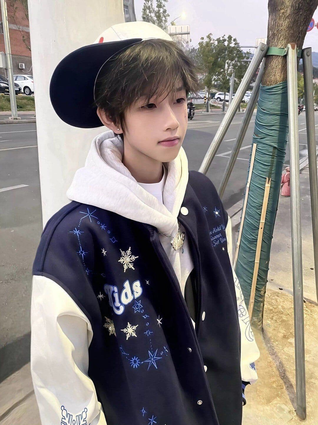 2026 새로운 봄 가을 악당 잘 생긴 눈꽃 자수 야구 유니폼 남자 두꺼움 가죽 소매 배색 비즈 박기 루즈핏 재킷 여성 코트 상세 이미지 2