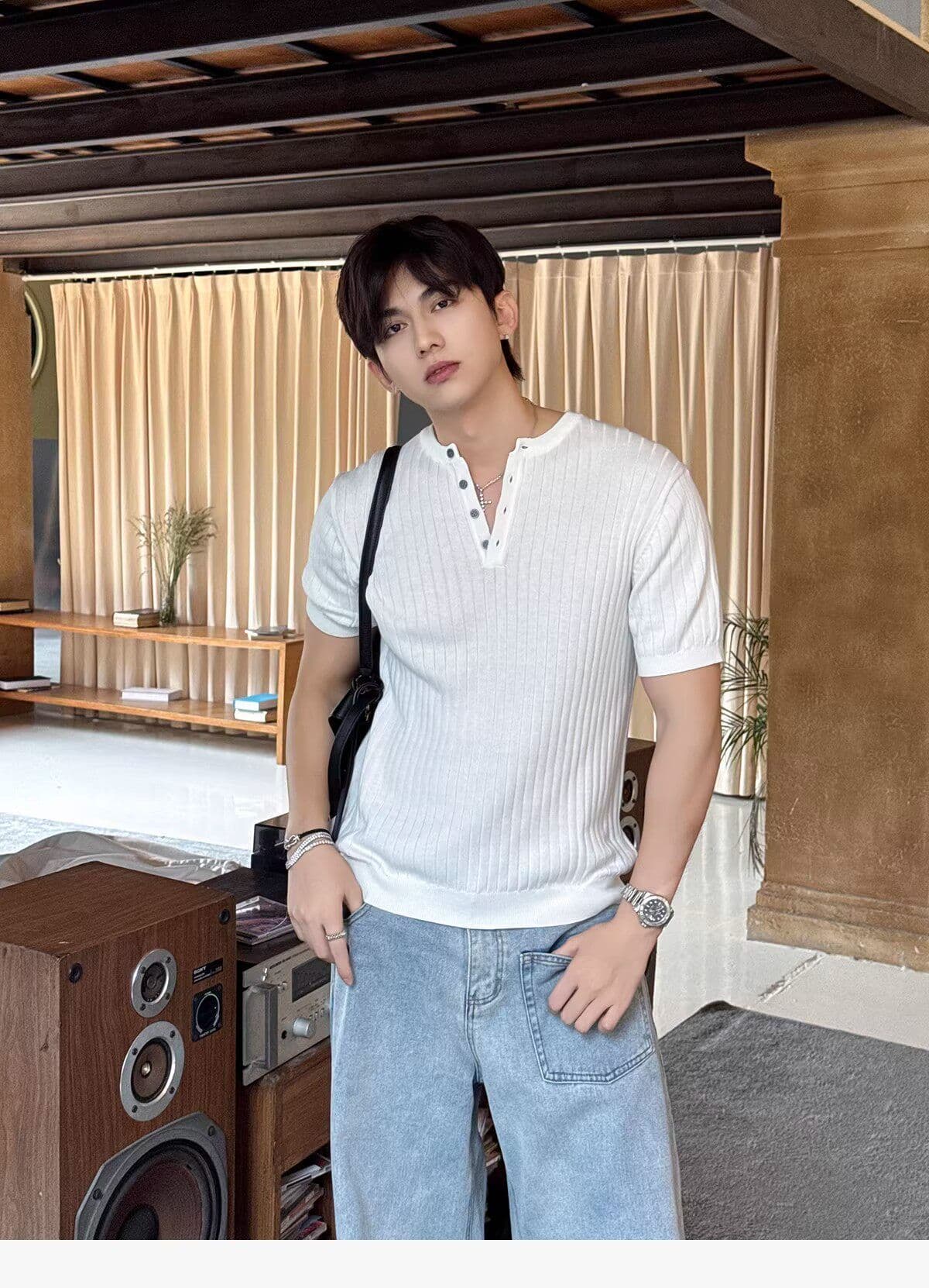 2026 새로운 헨리 칼라 수직 곡물 니트 반팔 티셔츠 편안함 캐주얼 다용도 미니멀리즘 남성 의류 여름 맨위 상세 이미지 2