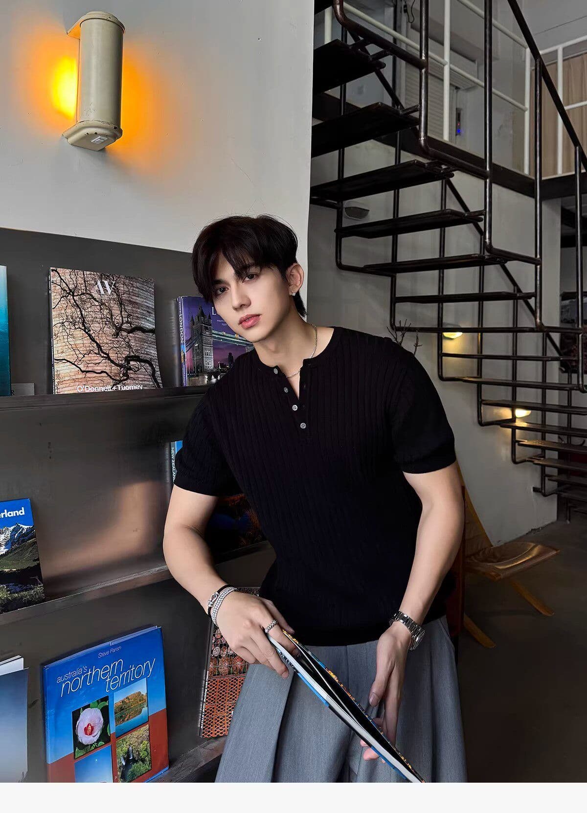 2026 새로운 헨리 칼라 수직 곡물 니트 반팔 티셔츠 편안함 캐주얼 다용도 미니멀리즘 남성 의류 여름 맨위 상세 이미지 16