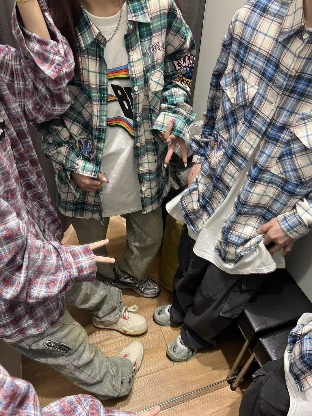 2026 새로운 여름 자수 루즈핏 에디션 알파벳 검은 옷 셔츠 남자 루즈핏 캐주얼 커플 섹션 자외선 차단 셔츠 트렌디 상세 이미지 4