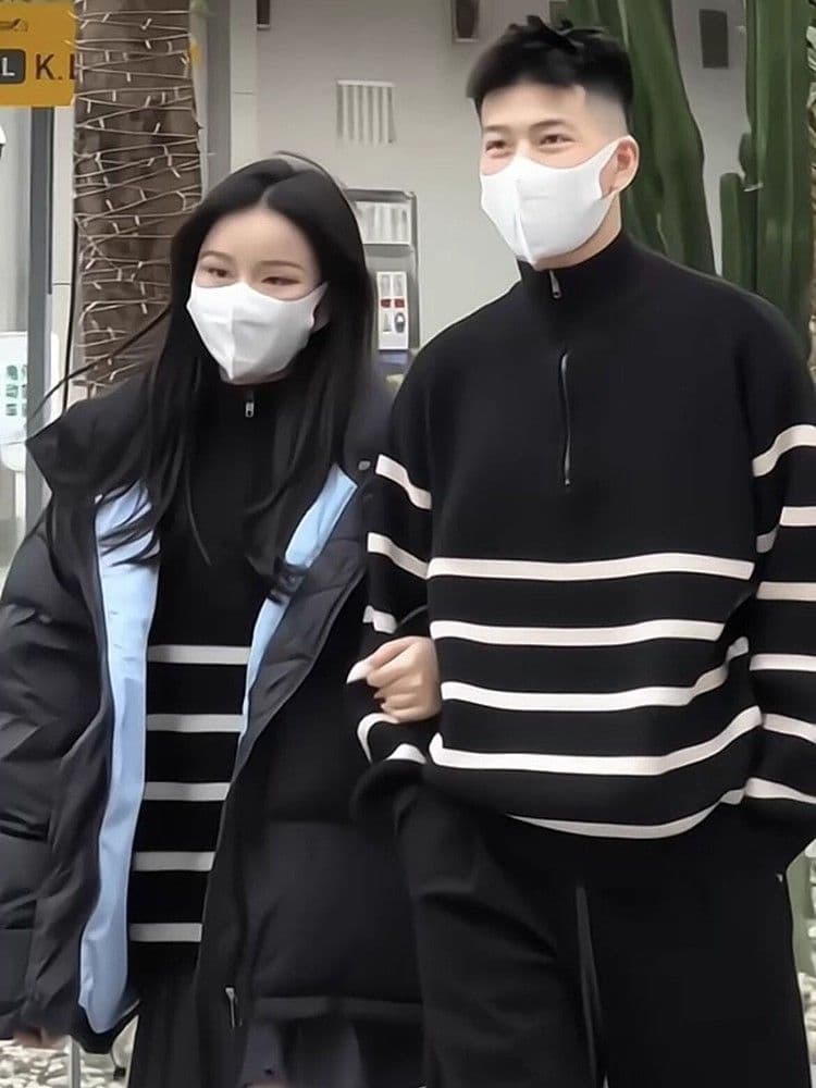 하프 지퍼 스트라이프 스웨터 남자 스탠드 칼라 가을 겨울 새로운 느긋한 고급 센스 루즈핏 풀오버 만나는 니트 스웨터 재킷 상세 이미지 3
