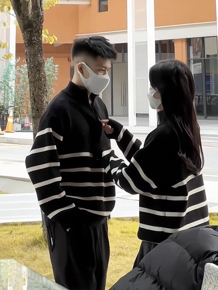 하프 지퍼 스트라이프 스웨터 남자 스탠드 칼라 가을 겨울 새로운 느긋한 고급 센스 루즈핏 풀오버 만나는 니트 스웨터 재킷 상세 이미지 5