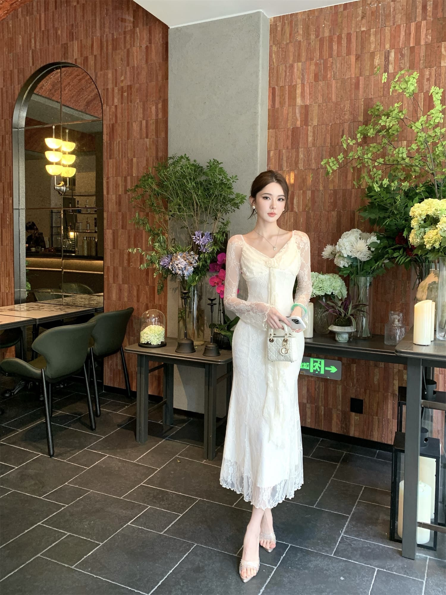 실사 비디오 새로운 품격 섹시함 V넥 나팔 소매 레이스 치마 꽃 몸매 가꾸기 인어 꼬리 타이트 스커트 드레스 상세 이미지 3