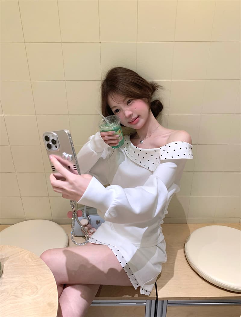 실사 비스듬한 어깨 도트 무늬 패치워크 디자인 센스 몸매 가꾸기 슬림해 보이는 한 첨부 된 의류 티셔츠 패치워크 도트 무늬 반신 스커트 이미지 4