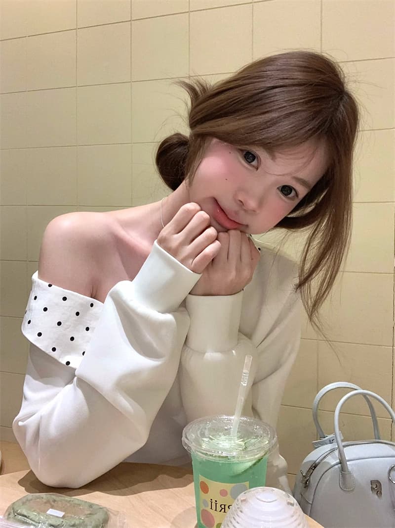 실사 비스듬한 어깨 도트 무늬 패치워크 디자인 센스 몸매 가꾸기 슬림해 보이는 한 첨부 된 의류 티셔츠 패치워크 도트 무늬 반신 스커트 상세 이미지 1
