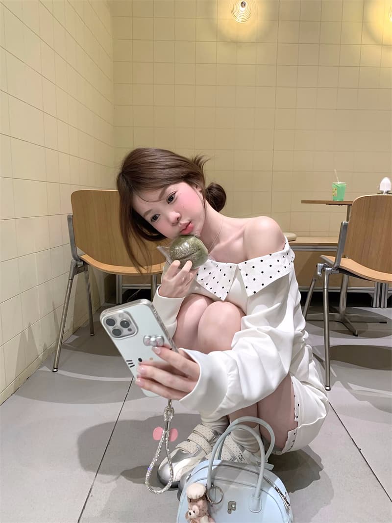 실사 비스듬한 어깨 도트 무늬 패치워크 디자인 센스 몸매 가꾸기 슬림해 보이는 한 첨부 된 의류 티셔츠 패치워크 도트 무늬 반신 스커트 상세 이미지 4