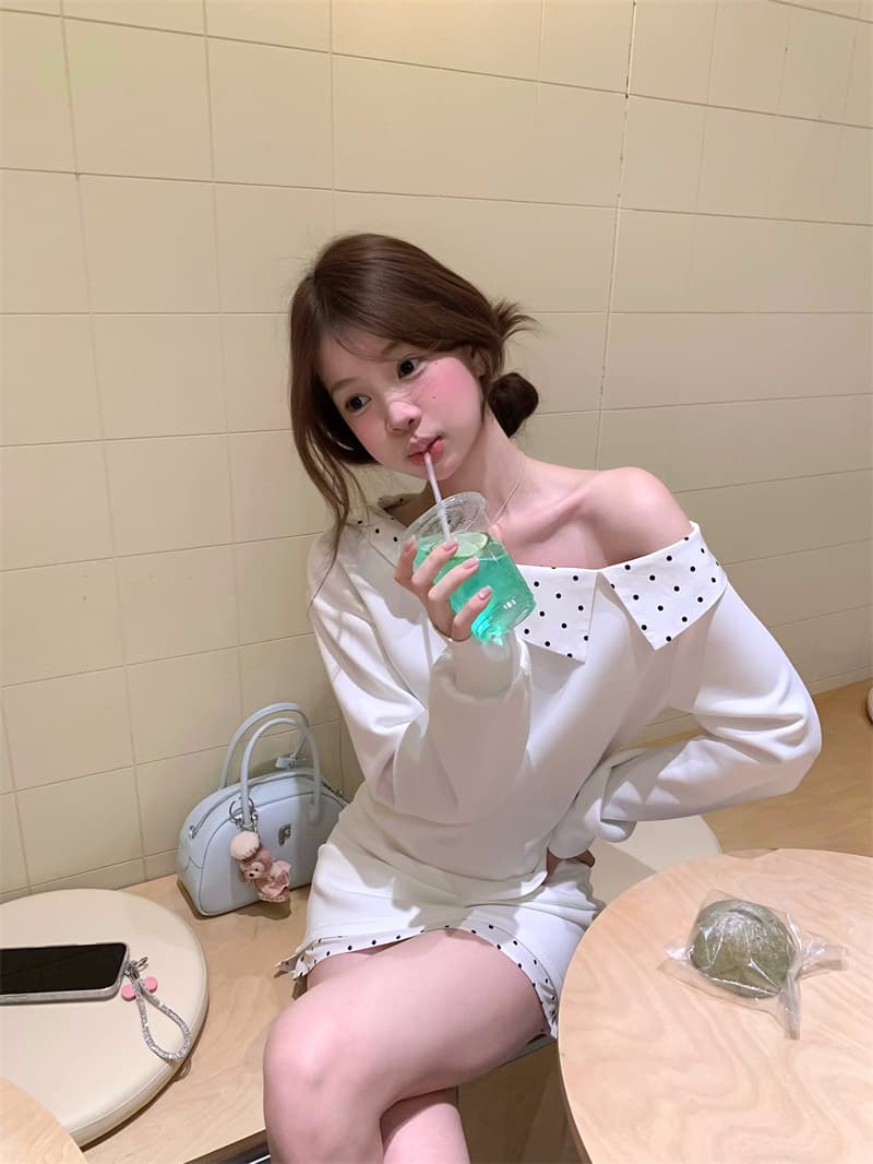 실사 비스듬한 어깨 도트 무늬 패치워크 디자인 센스 몸매 가꾸기 슬림해 보이는 한 첨부 된 의류 티셔츠 패치워크 도트 무늬 반신 스커트 상세 이미지 5