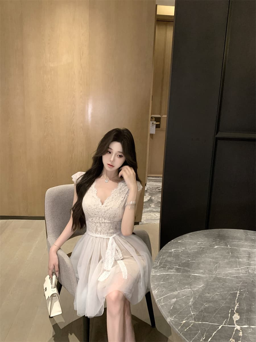 정가 실사 레이스 조각 망사 디자인 허리 수축 보내기 레이스 벨트 슬림해 보이는 민소매 드레스 상세 이미지 2