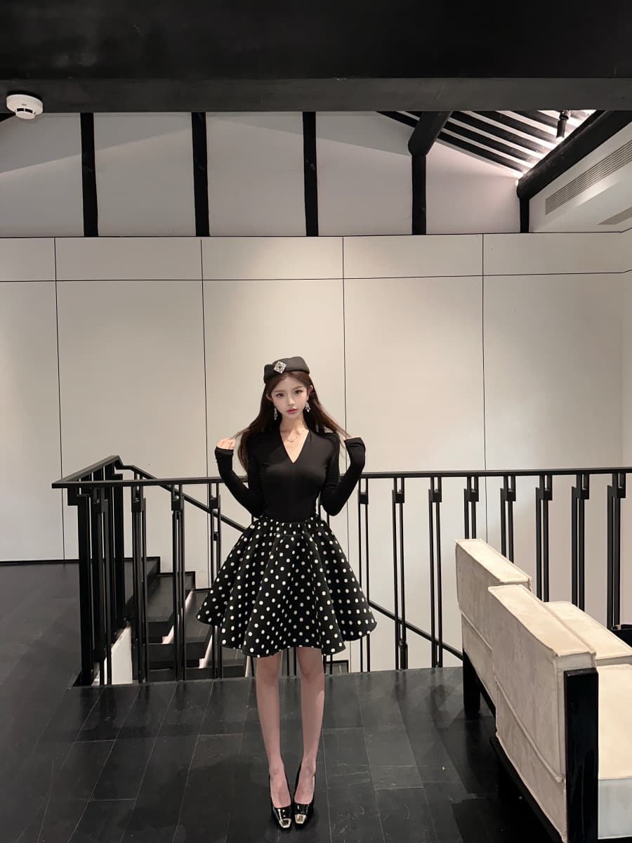 정가 실사 품격 패션 도트 무늬 작은 검은 드레스 퍼프 치마 세트 긴팔 맨위 상세 이미지 2