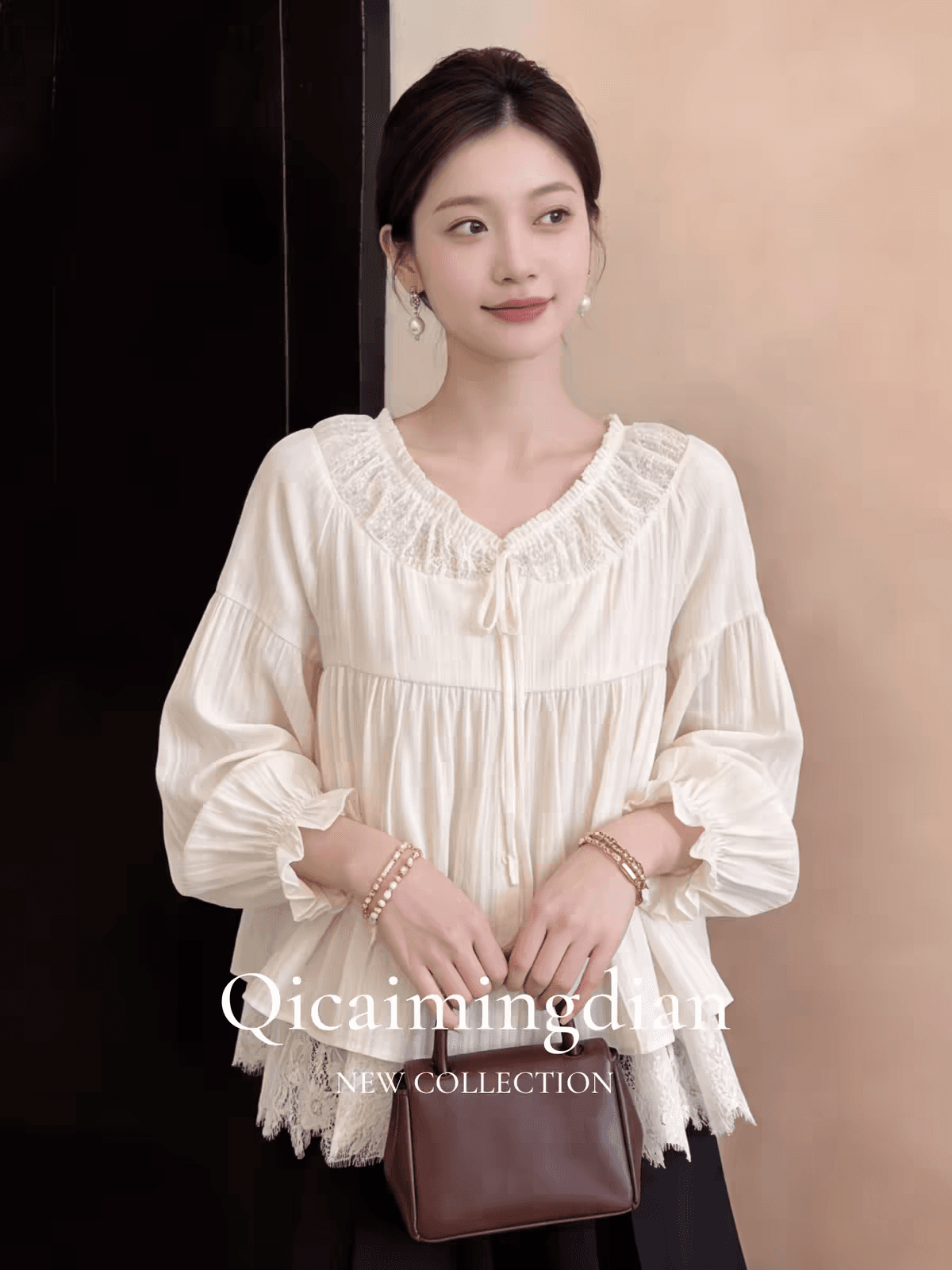 2026 가을 새로운 부드러운 슬림해 보이는 쌀 화이트 레이스 V넥 레이스업 벌룬 소매 루즈핏 밑단 레이스 인형 셔츠 상세 이미지 2