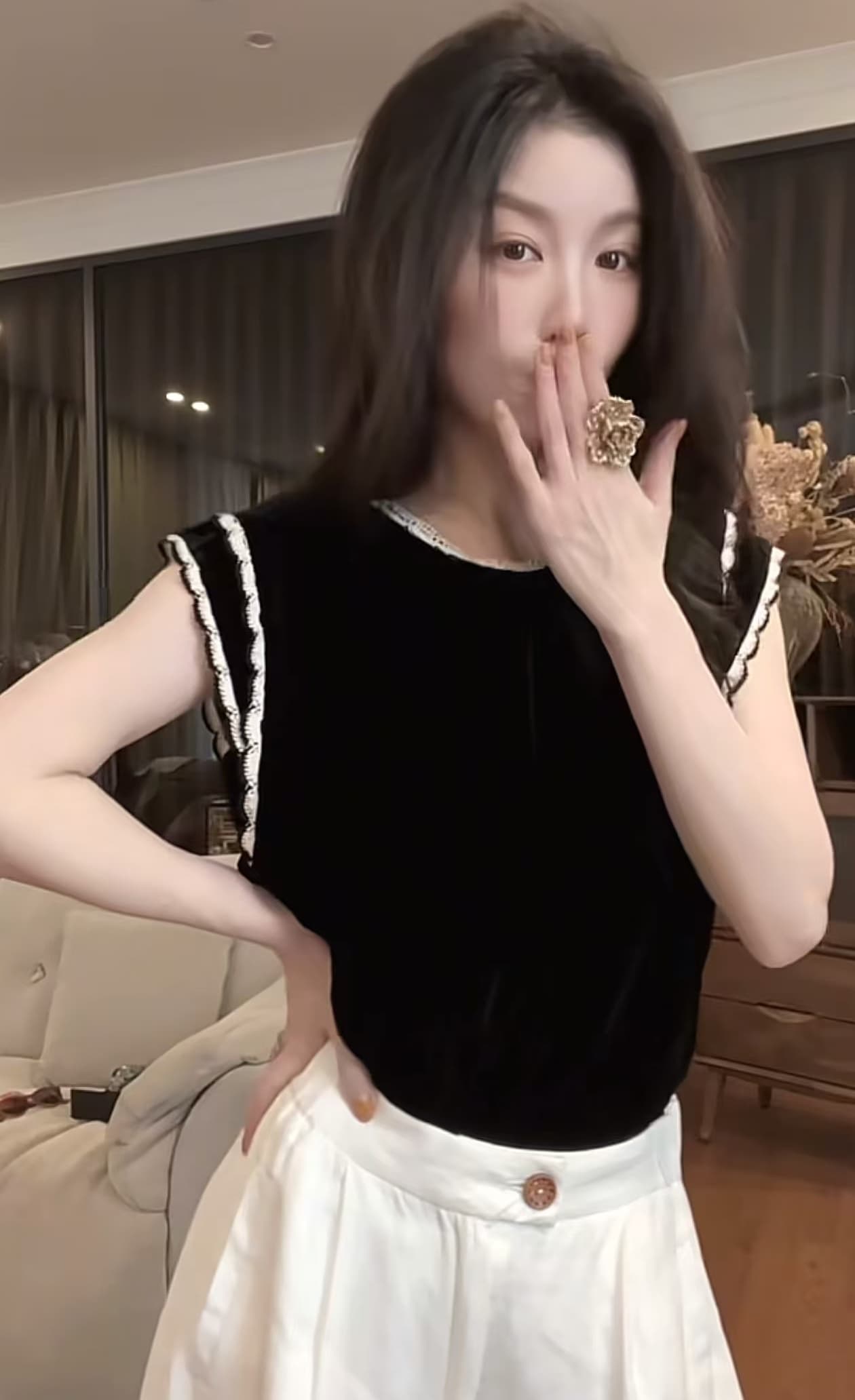 프랑스식 품격 벨벳 Feifei 소매 티셔츠 맨위 여성 2026 여름 새로운 다용도 로얄 자매 높음 지혜 지성 작은 셔츠 이미지 2