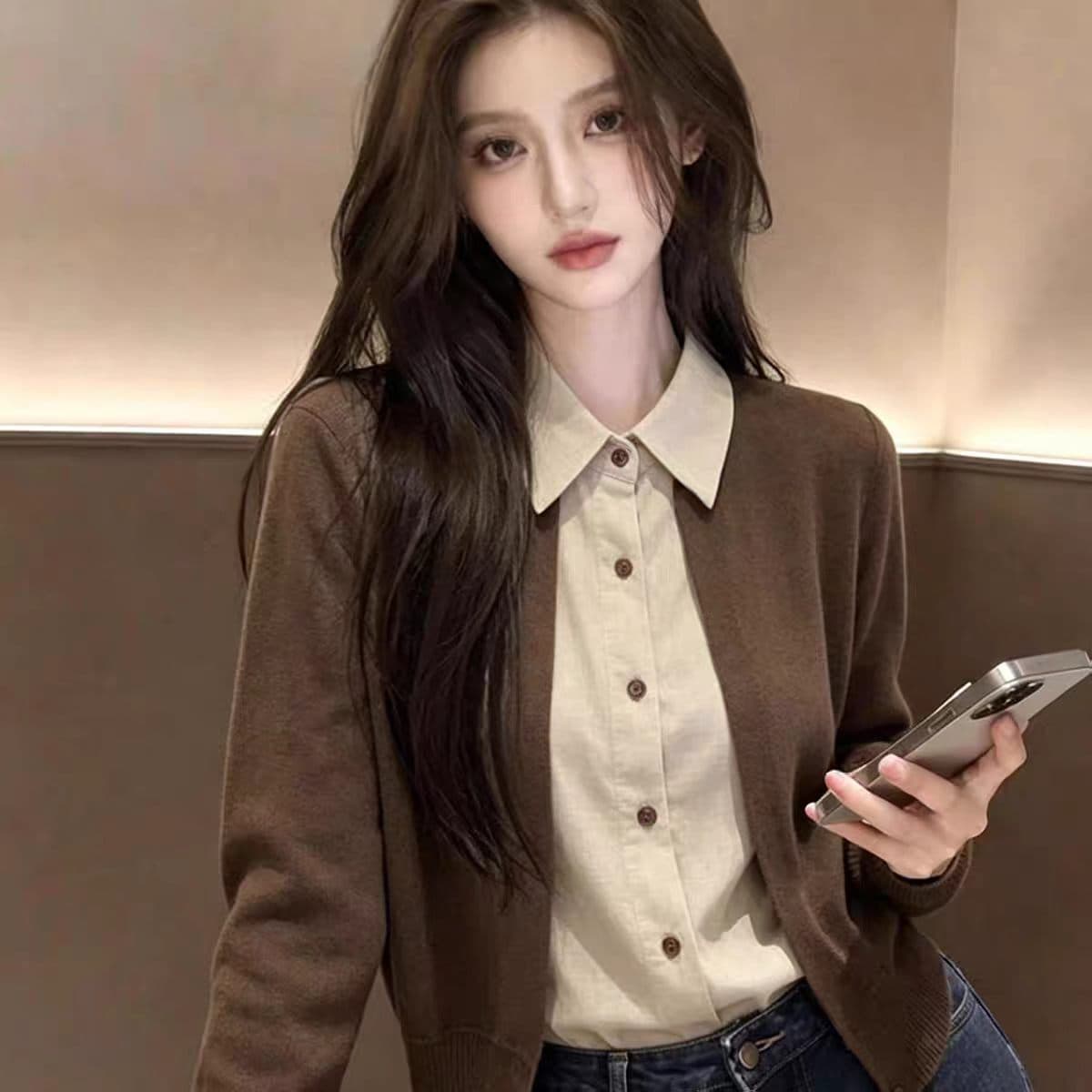 레트로 커피 색상 페이크 레이어드 니트 오픈 가디건 여성 가을 새로운 셔츠 칼라 디자인 센스 자이언트 잘 생긴 긴팔 스웨터 이미지 3