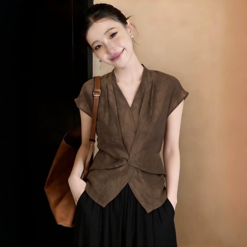 빅 사이즈 여성 의류 아름다움 라드. 커피 색상 V넥 긍정적 인 어깨 반팔 셔츠 여름 지방 mm 외국 가스 작은 셔츠 고급 센스 맨위
