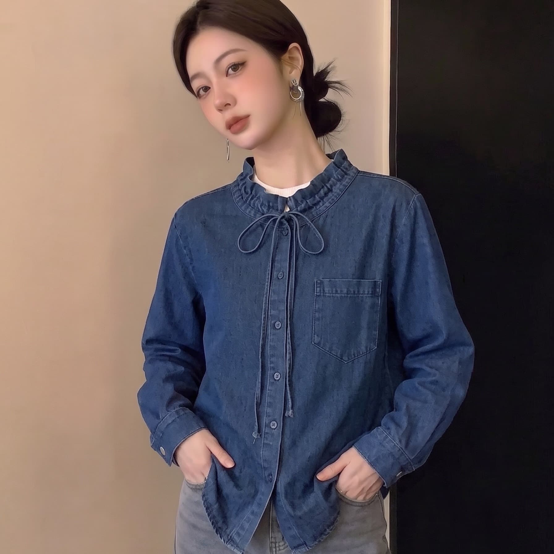 실사 빅 사이즈 이른 가을 새로운 스탠드 칼라 레이스업 데님 여성 셔츠 디자인 센스 루즈핏 슬림해 보이는 다용도 품격 셔츠