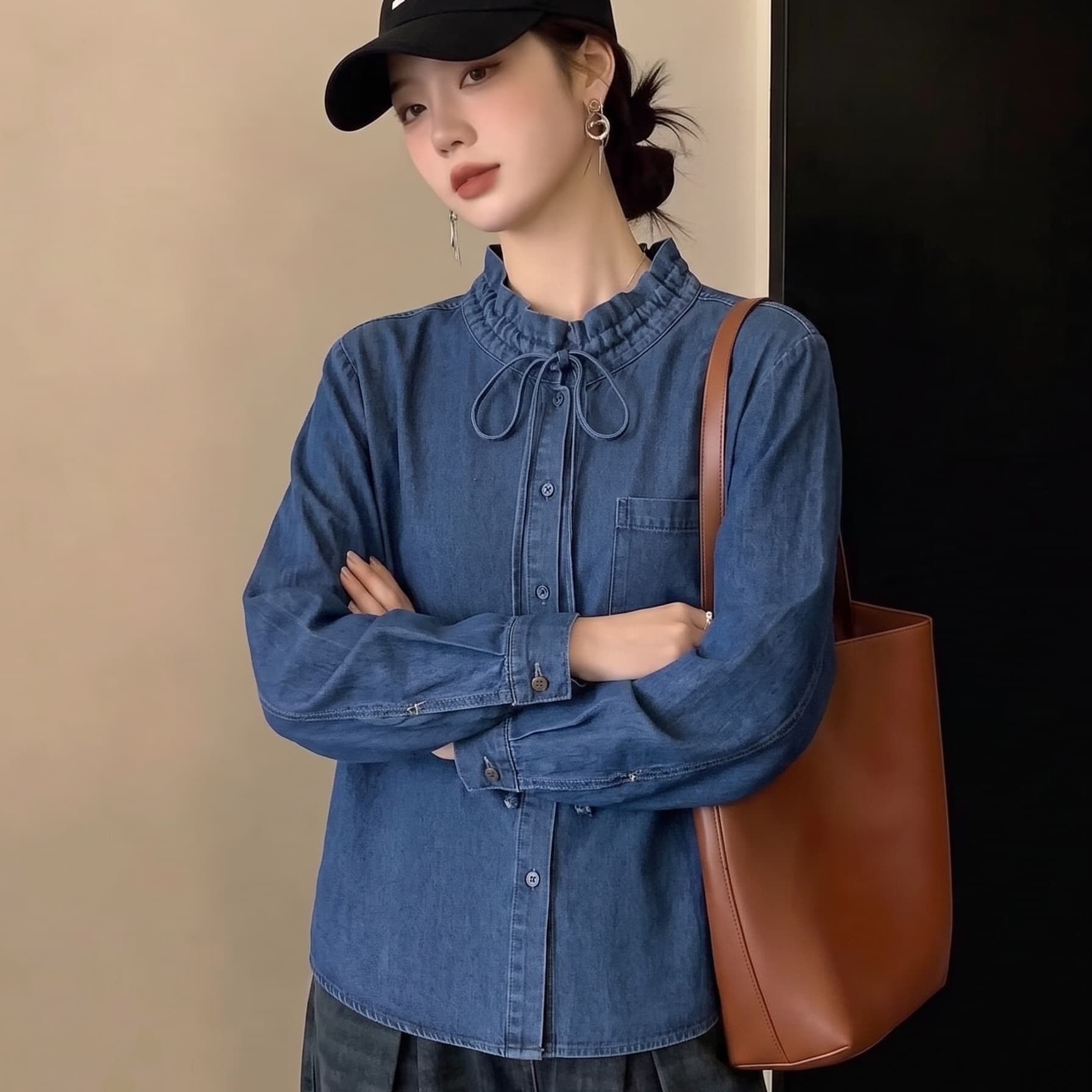 실사 빅 사이즈 이른 가을 새로운 스탠드 칼라 레이스업 데님 여성 셔츠 디자인 센스 루즈핏 슬림해 보이는 다용도 품격 셔츠 이미지 2