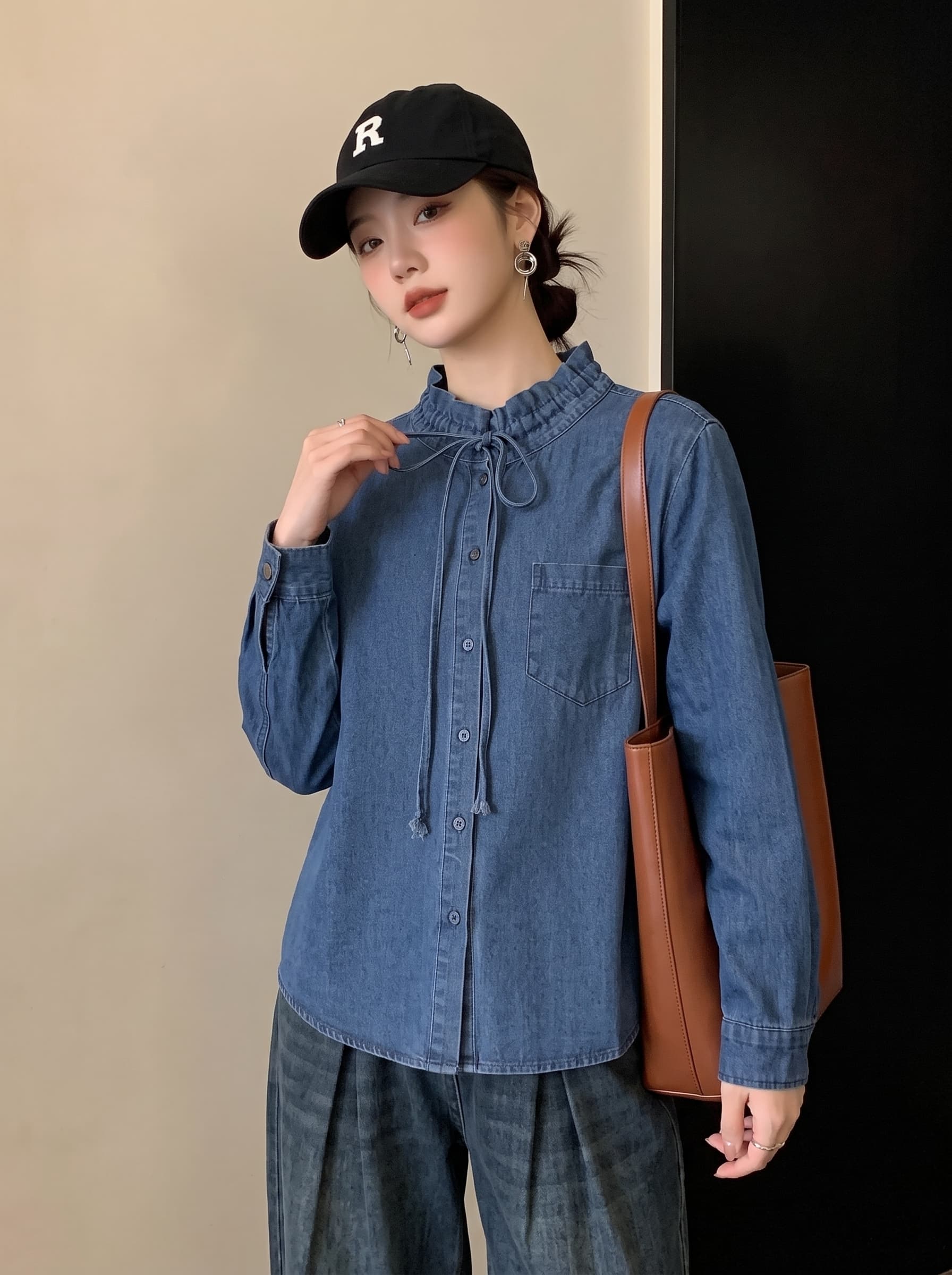 실사 빅 사이즈 이른 가을 새로운 스탠드 칼라 레이스업 데님 여성 셔츠 디자인 센스 루즈핏 슬림해 보이는 다용도 품격 셔츠 상세 이미지 4