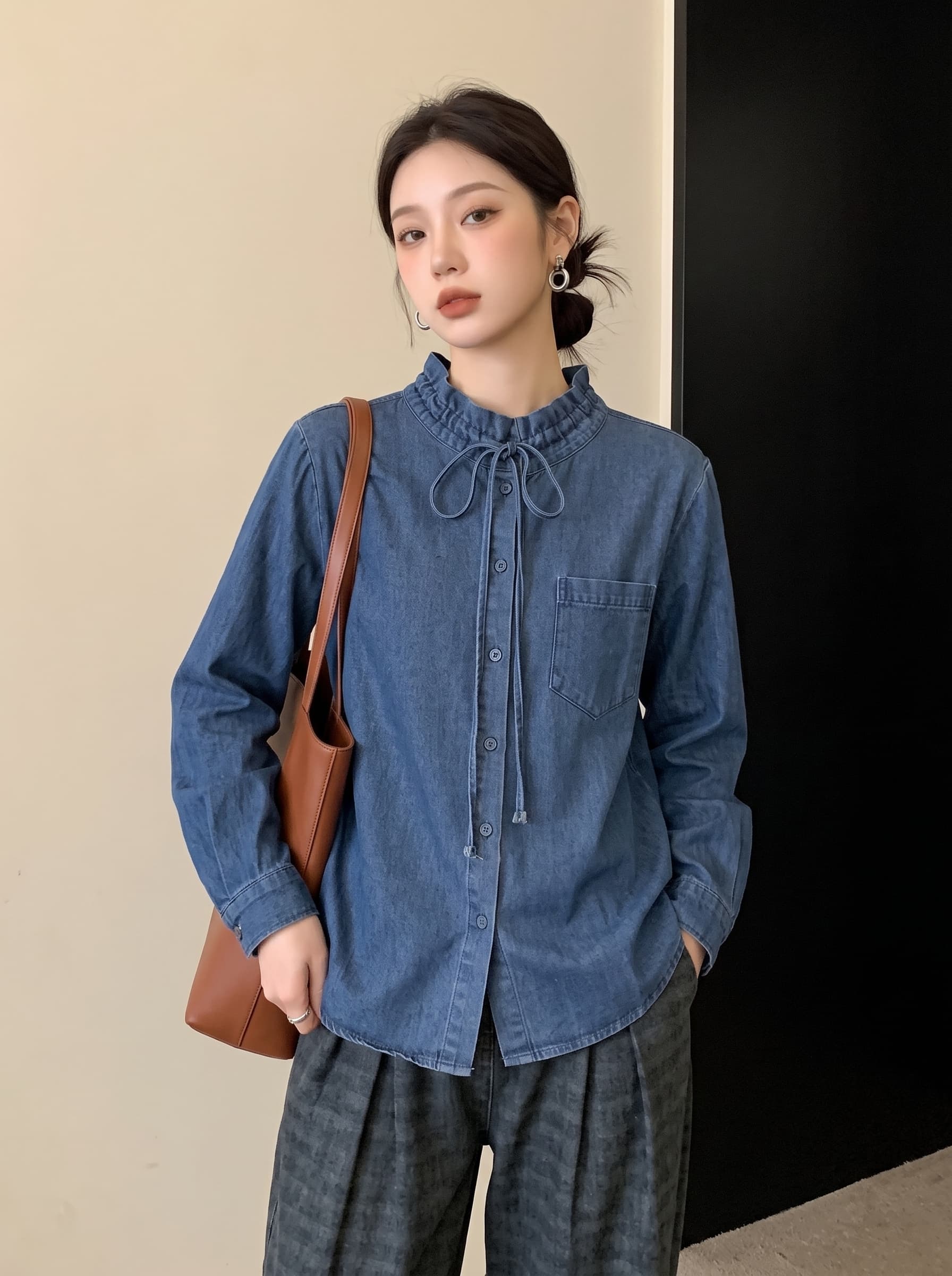 실사 빅 사이즈 이른 가을 새로운 스탠드 칼라 레이스업 데님 여성 셔츠 디자인 센스 루즈핏 슬림해 보이는 다용도 품격 셔츠 상세 이미지 5