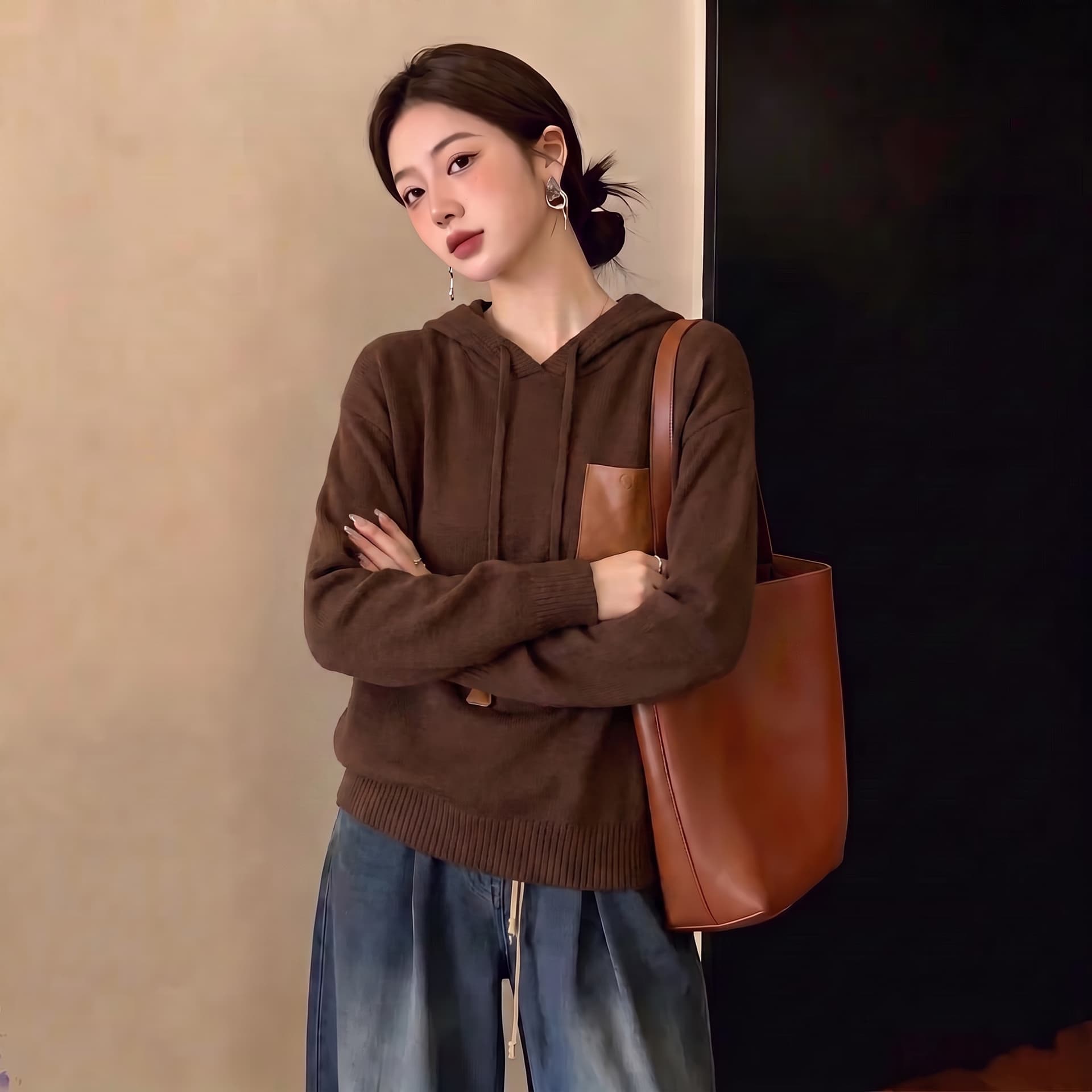 실사 마이크로 지방 mm2026 가을 겨울철 새로운 루즈핏 후드 티 스웨터 여성 스웨터 pu 주머니 패치워크 니트 스웨터 상세 이미지 4