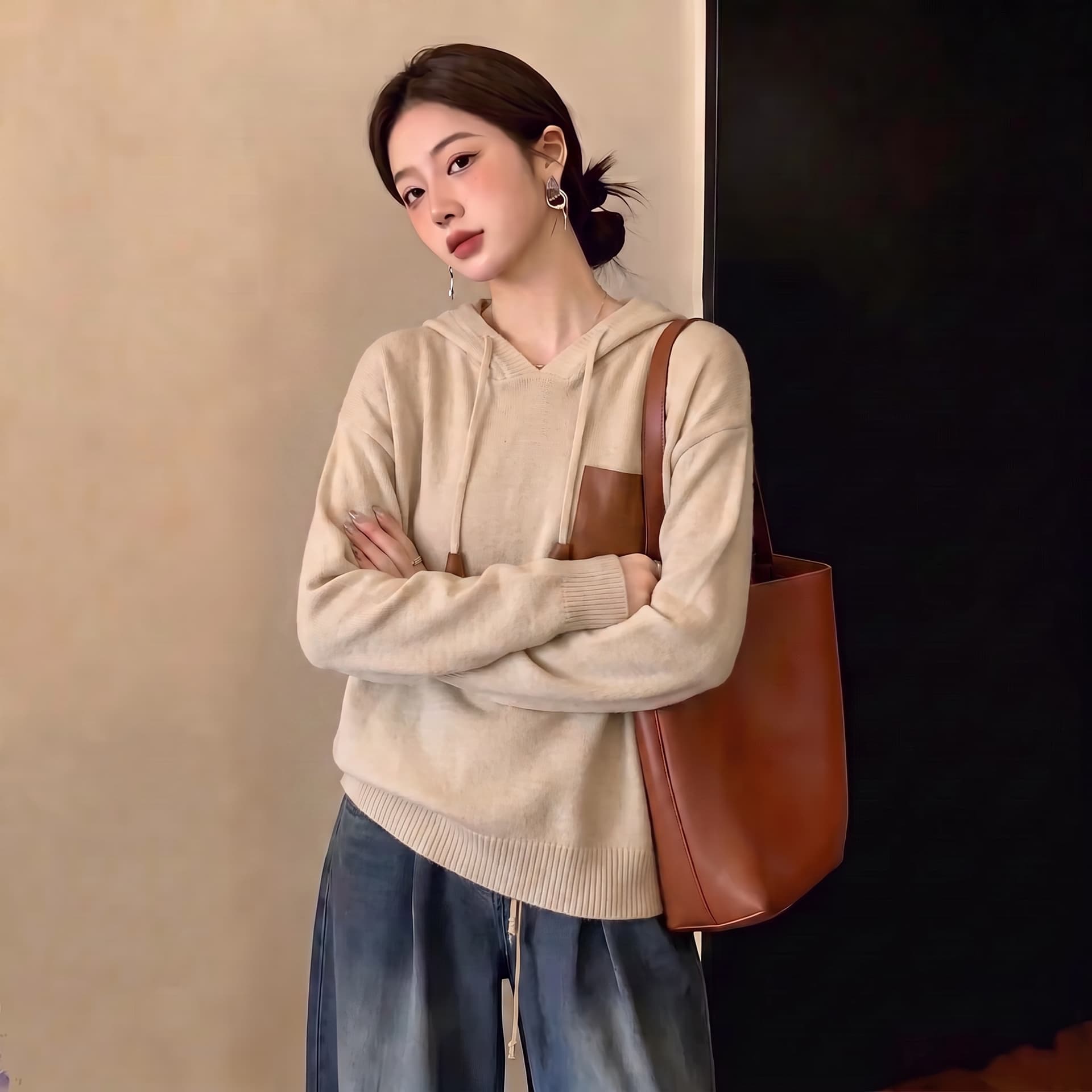 실사 마이크로 지방 mm2026 가을 겨울철 새로운 루즈핏 후드 티 스웨터 여성 스웨터 pu 주머니 패치워크 니트 스웨터 상세 이미지 6