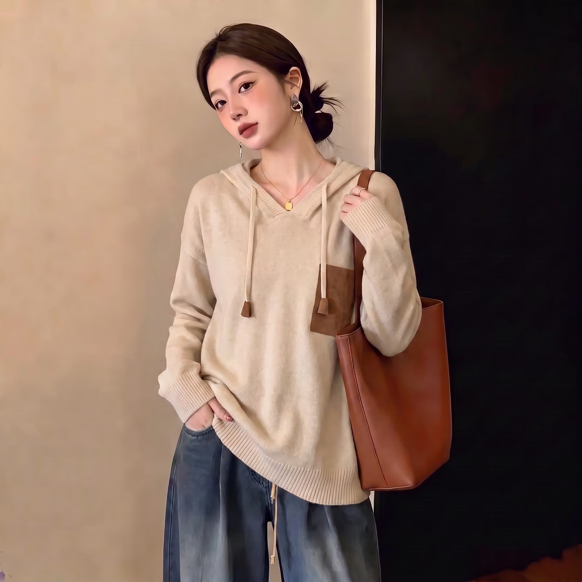 실사 마이크로 지방 mm2026 가을 겨울철 새로운 루즈핏 후드 티 스웨터 여성 스웨터 pu 주머니 패치워크 니트 스웨터 상세 이미지 7
