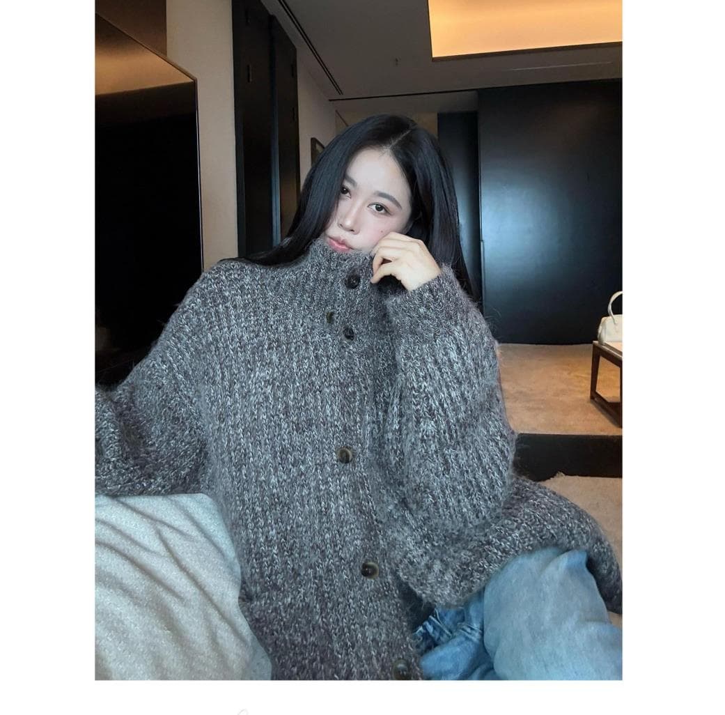 빅 사이즈 여성 의류 느긋한 바람 느슨함 센스 스탠드 칼라 스웨터 2026 가을 겨울 새로운 연령 감소 슬림해 보이는 카디건 코트 상세 이미지 2