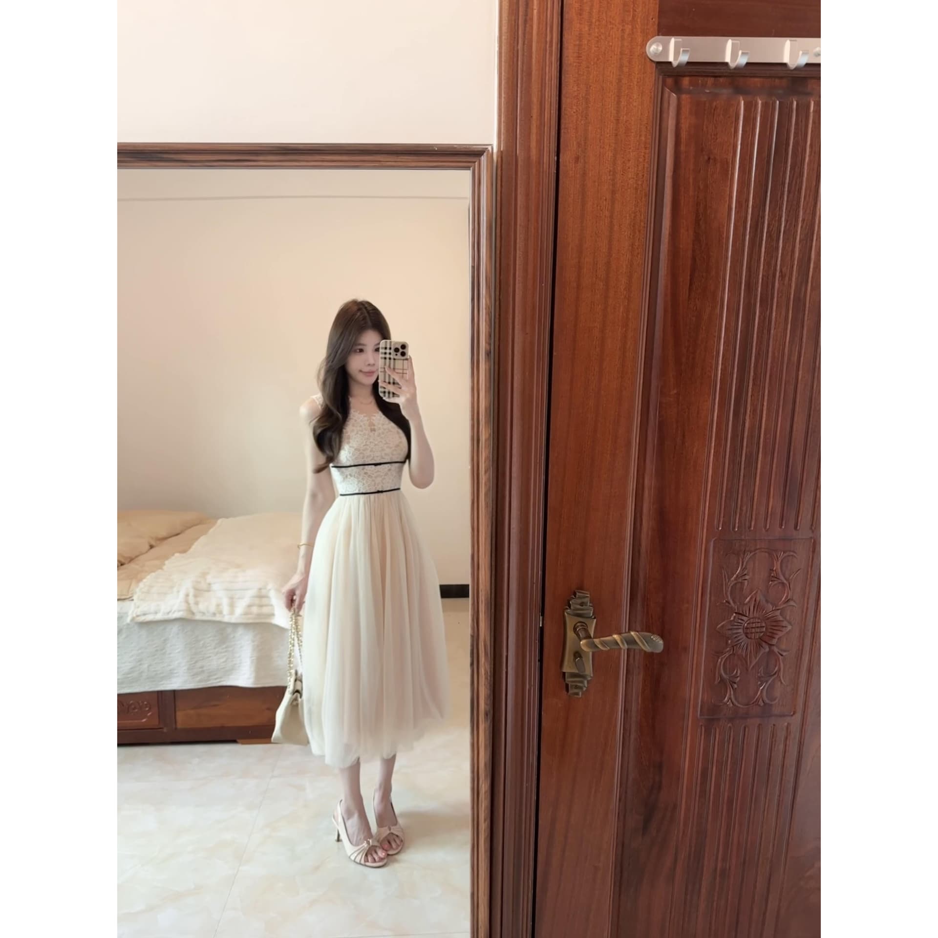 solo 폭발 폭발 망사 여신 허리 수축 레이스 조각 여성 드레스 슬림해 보이는 V넥 망사 민소매 길다 치마 이미지 6