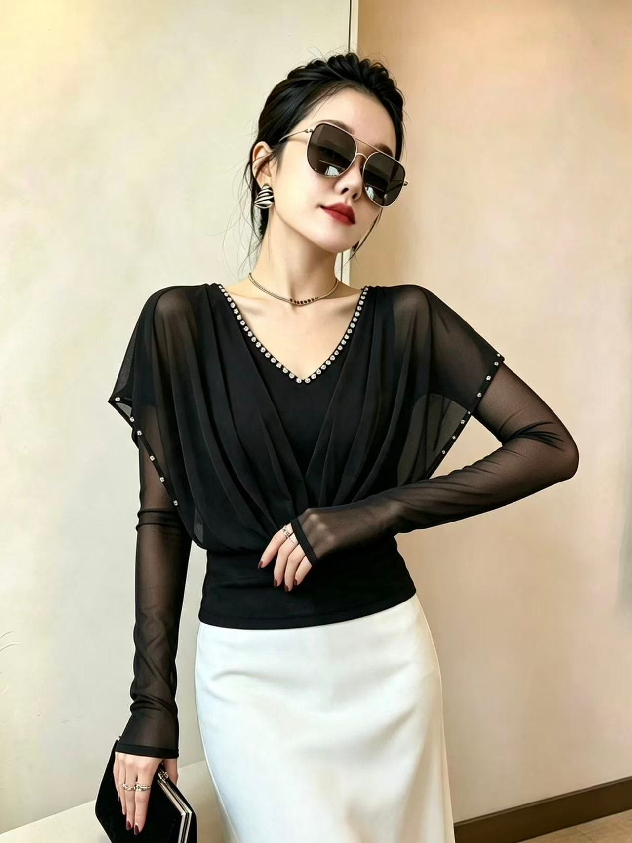 2026 가을 새로운 패션 무거운 작업 다이아몬드 세팅 V넥 날다 소매 페이크 레이어드 작은 셔츠 품격 다용도 긴팔 티셔츠 여성 상세 이미지 15