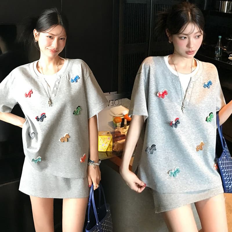 지금 지금 임산부 세트 여름 드레스 2026 새로운 한국 스타일 루즈핏 슬림해 보이는 반팔 티셔츠 미니 스커트 투피스 세트 이미지 4