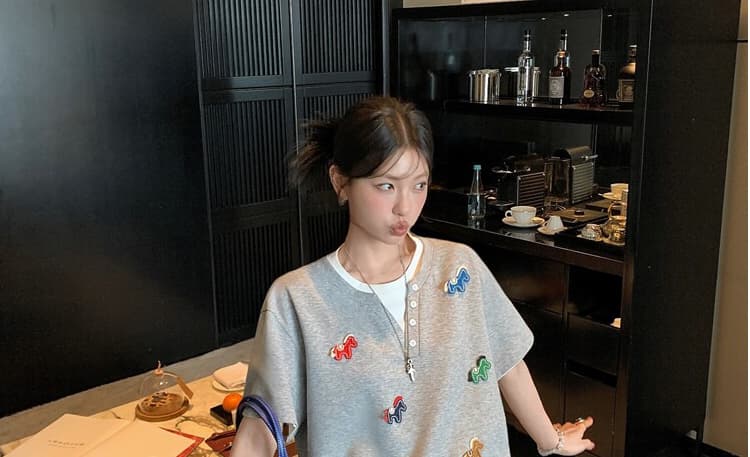 지금 지금 임산부 세트 여름 드레스 2026 새로운 한국 스타일 루즈핏 슬림해 보이는 반팔 티셔츠 미니 스커트 투피스 세트 상세 이미지 30