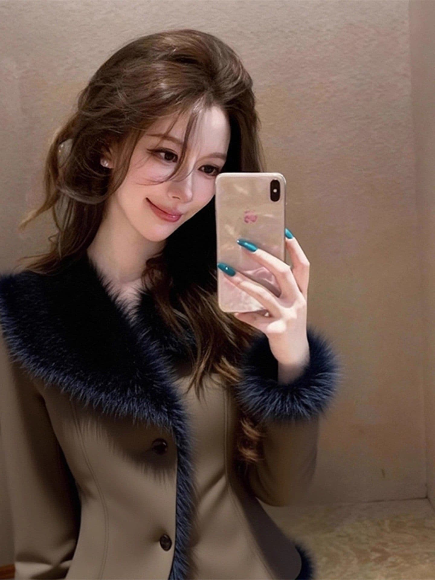 작은 키 큰 모피 칼라 여성 코트 겨울 새로운 털이 있고 두꺼운 고급 작은 샤넬 스타일 고유 한 아름다운 쇼트 스타일 맨위 상세 이미지 8