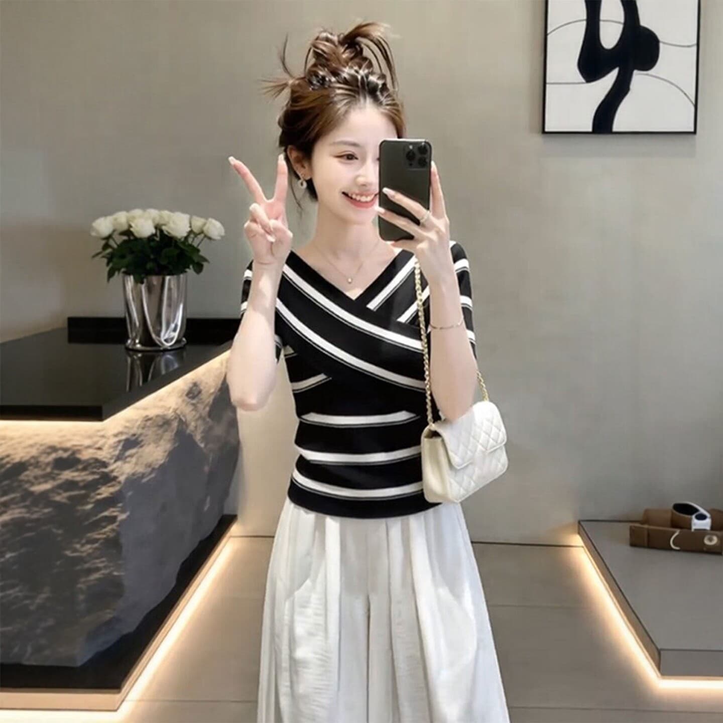 초여름 디자인 센스 Chic 배색 스트라이프 V넥 반팔 티셔츠 여성 세련된 외국 가스 몸매 가꾸기 슬림해 보이는 연령 감소 맨위 트렌디 상세 이미지 4