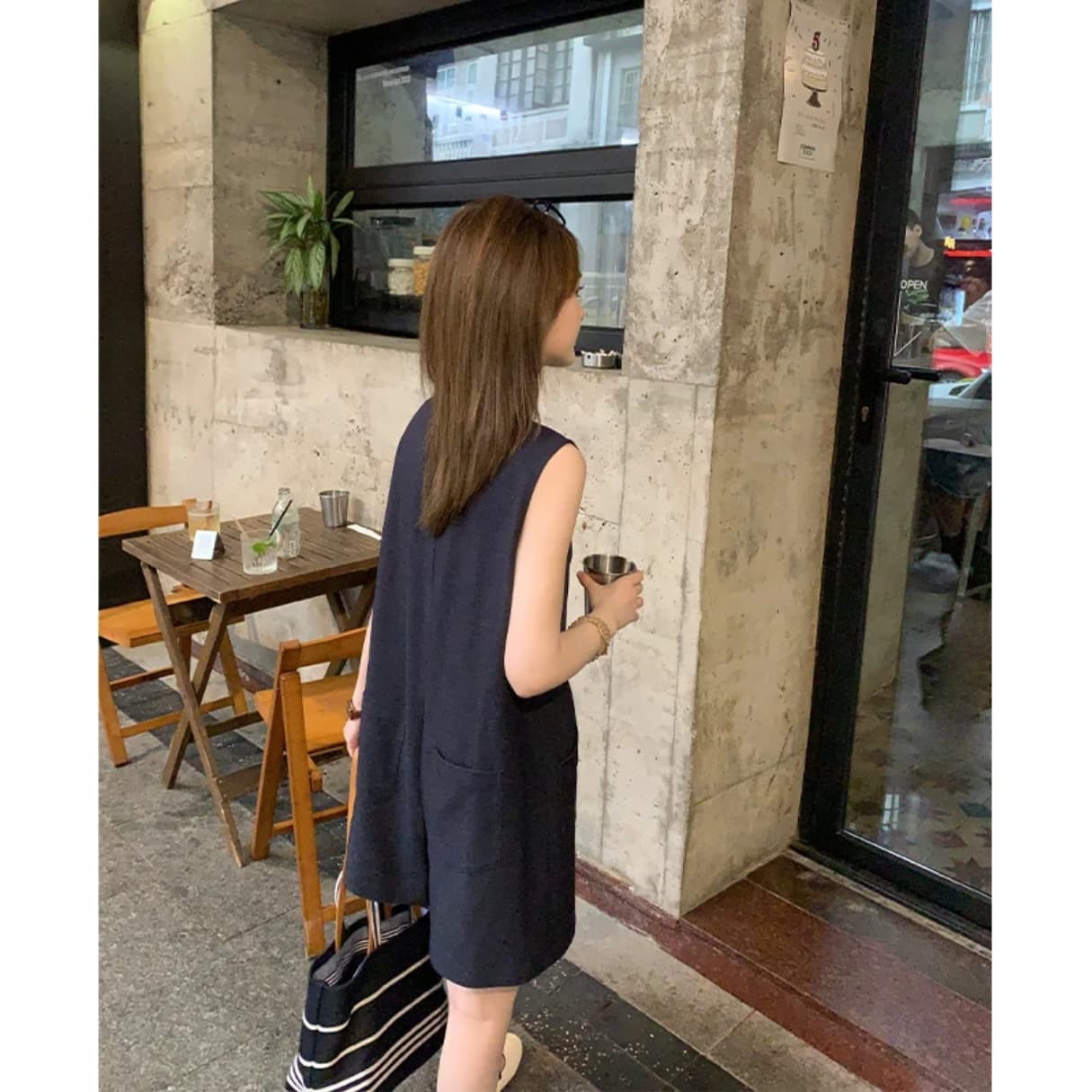 민소매 V넥 여성 드레스 2026 여름 새로운 빛 럭셔리 바람 루즈핏 조끼 미니 스커트 이미지 3
