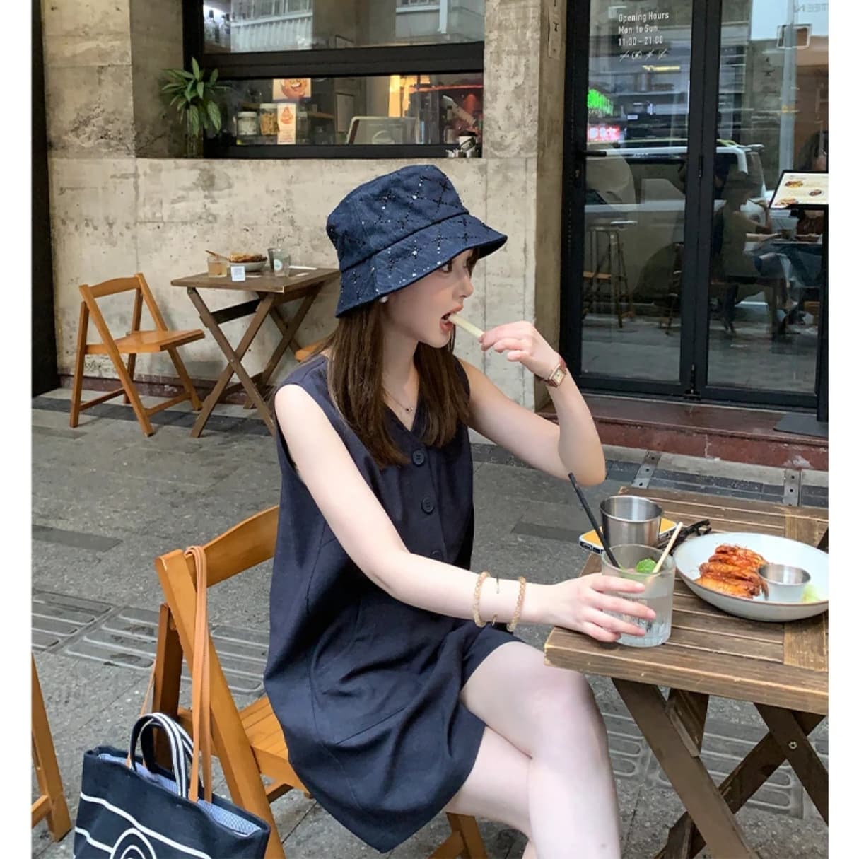 민소매 V넥 여성 드레스 2026 여름 새로운 빛 럭셔리 바람 루즈핏 조끼 미니 스커트 상세 이미지 2