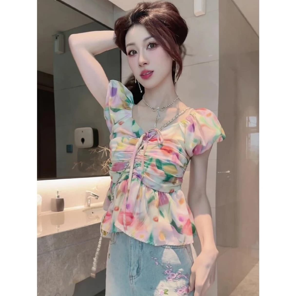 프랑스식 순수한 욕망 유화 프린트 오프숄더 여성 셔츠 여름 2025 새로운 외국 가스 작은 셔츠 상세 이미지 2