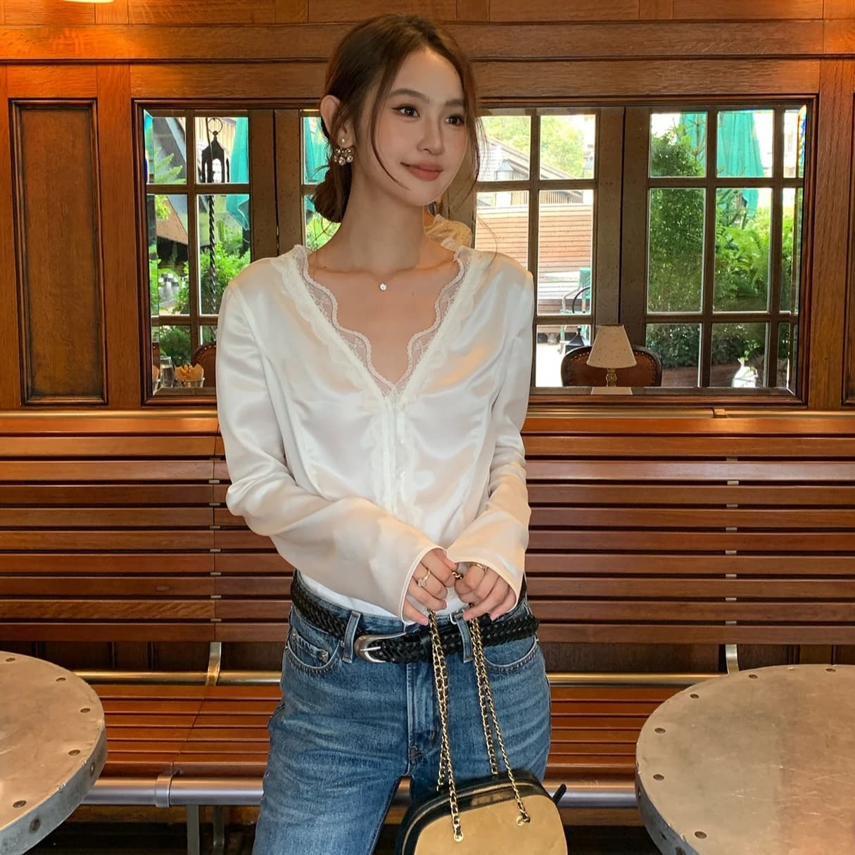 깃발 센스 새틴 패치워크 V넥 슬림해 보이는 작은 셔츠 이미지 4