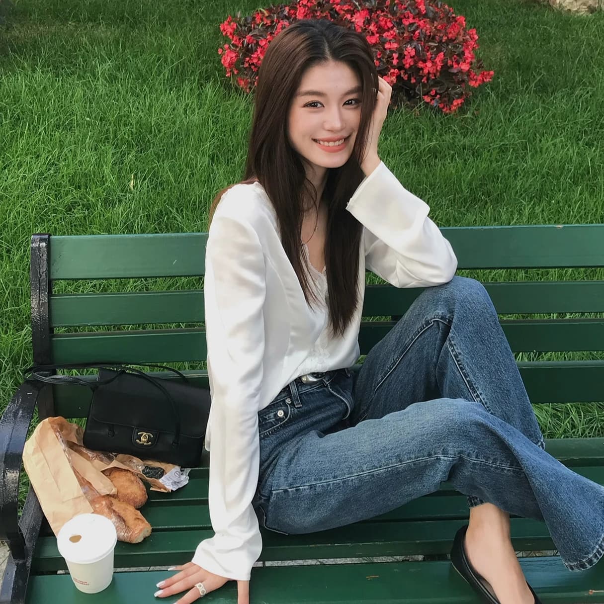 깃발 센스 새틴 패치워크 V넥 슬림해 보이는 작은 셔츠 상세 이미지 3