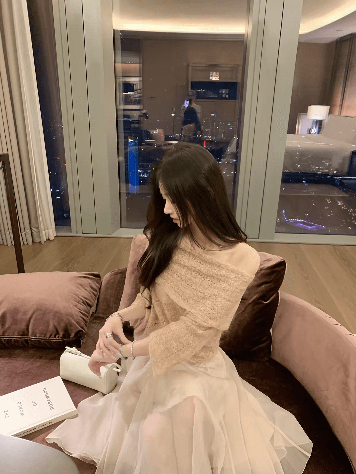 가을 새로운 예술 계열 디자인 센스 모헤어 양모 오프숄더 비스듬한 어깨 스웨터 블라우스 상세 이미지 1