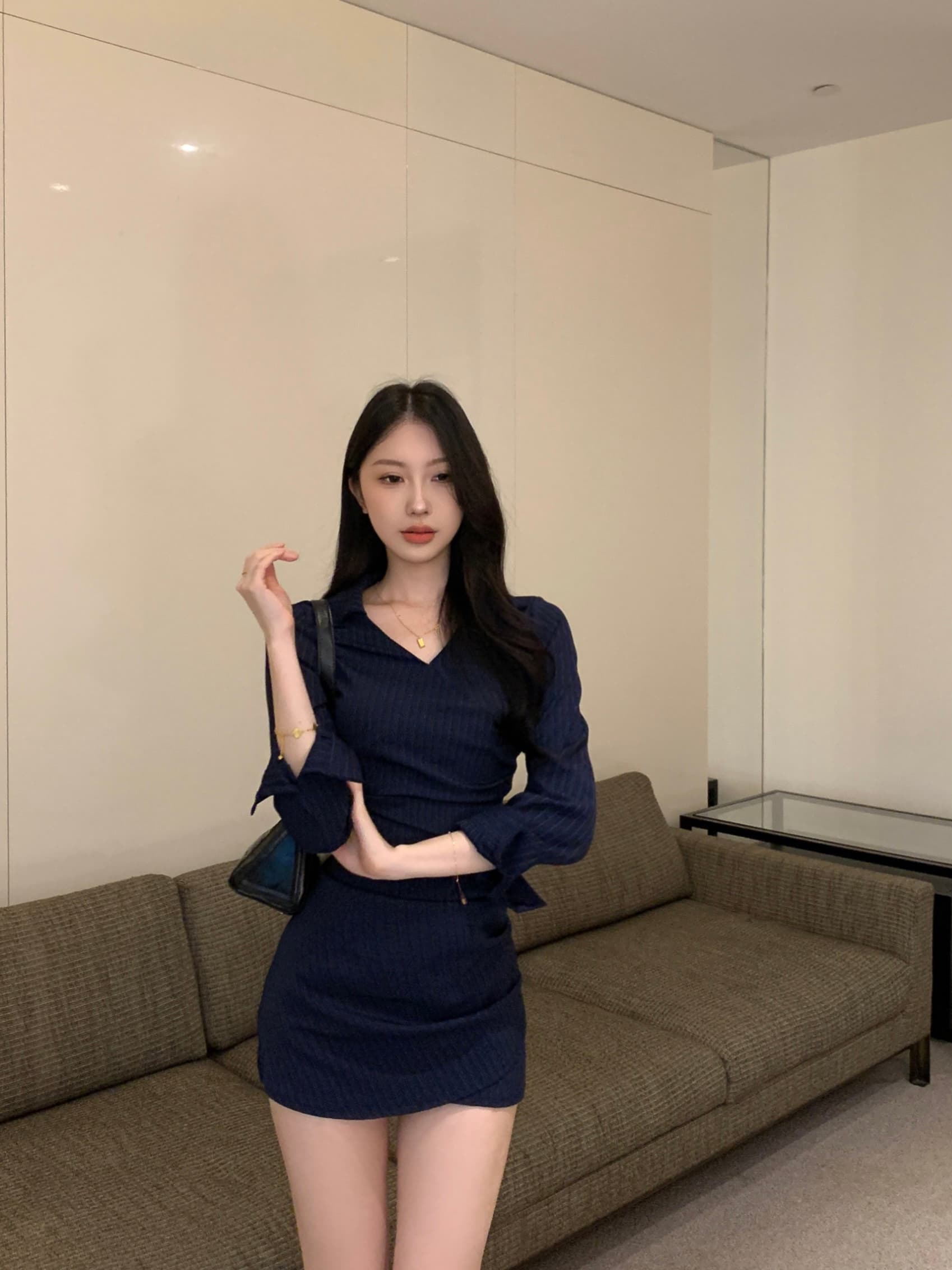 실사 정가 바람의 소리 자매 공격 레트로 몸매 가꾸기 슬림해 보이는 핫걸 드레스 V 넥 셔츠 미니 스커트 이미지 2