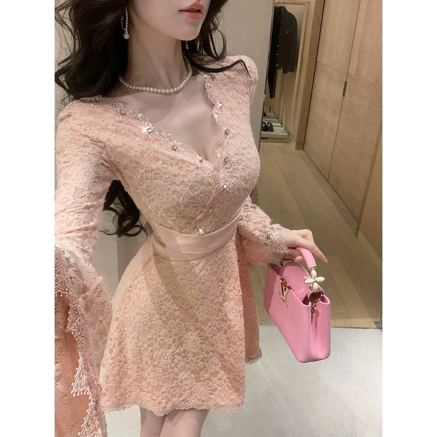 sun 우아한 조 달콤한 복숭아 Jiaojiao 우아함 품격 V넥 비즈 박기 레이스 긴팔 드레스 이미지 3